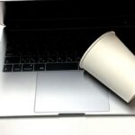 PCのキーボードに水など飲み物をこぼした・水没した際に自分で試せる対処法を紹介！