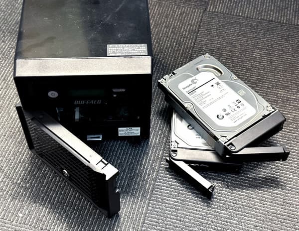 Amazon.co.jp: バッファロー TS3220DN0402 TeraStation TS3220DNシリーズ 2ベイデスクトップNAS 4TB  : パソコン・周辺機器